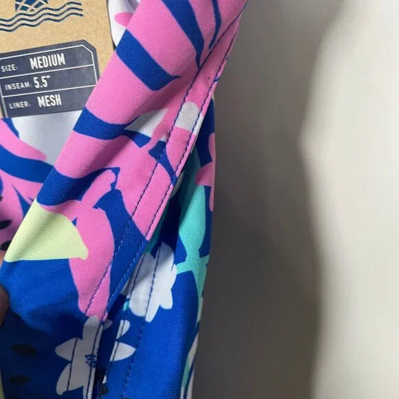 New Chubbies The Floral Surprises 5.5” Classic Swim Trunk Mens Size Medium NWT - Picture 3 of 6